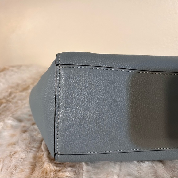 Gorgeous Coach NWOT Pebble Leather Turnlock Chain Strap Tote. Zipper closure. - Picture 6 of 7